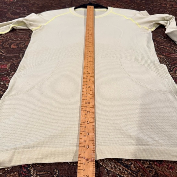 Lululemon Swiftly Tech Shirt Long-sleeve Tee Yellow Women's Size 8 - Picture 9 of 11